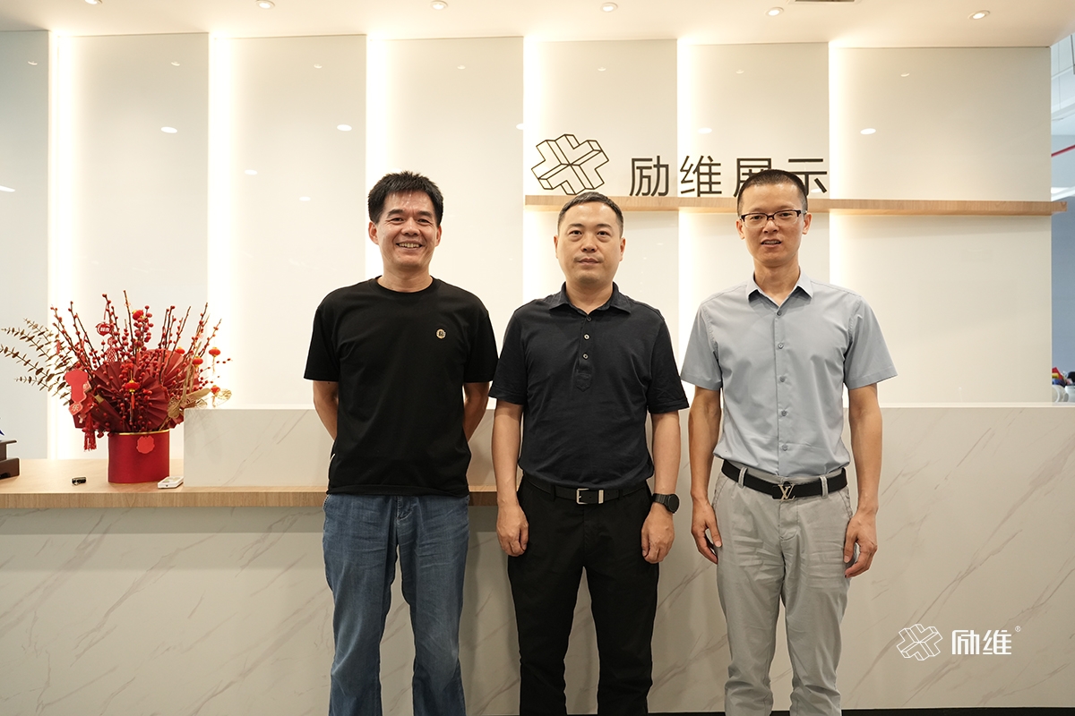 勵(lì)維新動(dòng)態(tài)|江岸區(qū)副區(qū)長(zhǎng)李緒杰領(lǐng)導(dǎo)一行再次蒞臨我司指導(dǎo)交流